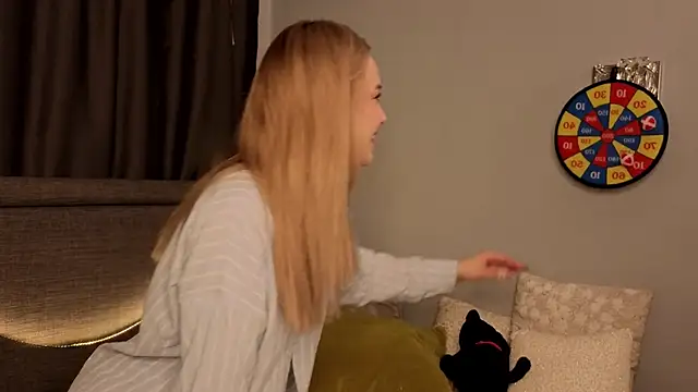 Snapshot of KristleKirst chatting on 02/07/26, 10:01 KristleKirst online show from 02/07/26, 10:01