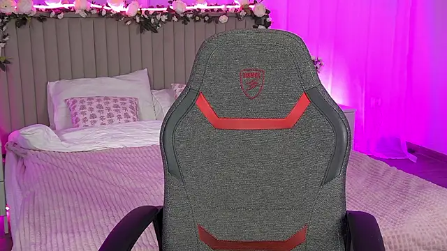 Snapshot of RickiOwens chatting on 01/14/26, 07:01 RickiOwens online show from 01/14/26, 07:01