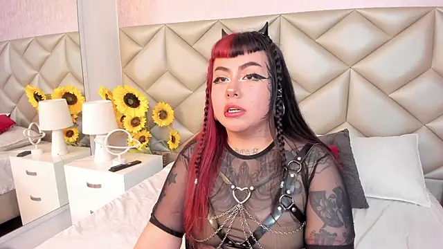 Raven  moon online show from 11/18/25, 03:43