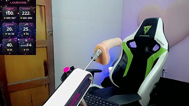 Isabella saenzz  online show from 12/01/25, 04:13