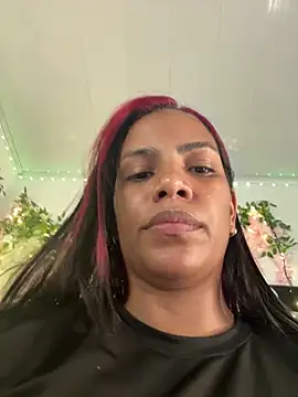 Snapshot of ArielleMillerr- chatting on 05/28/26, 05:19 ArielleMillerr- online show from 05/28/26, 05:19