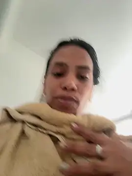 Snapshot of ArielleMillerr- chatting on 02/02/26, 05:45 ArielleMillerr- online show from 02/02/26, 05:45