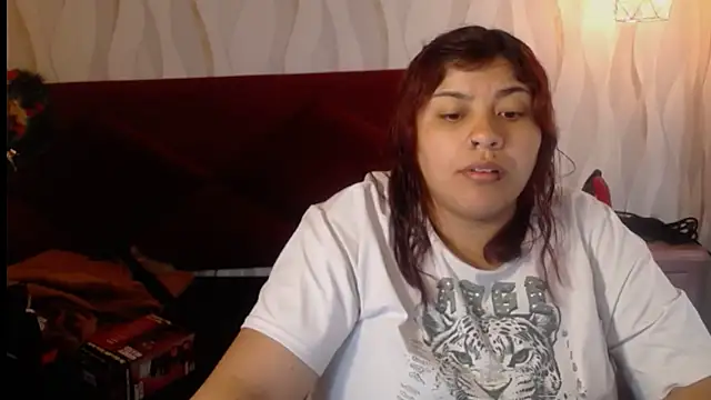 Snapshot of danna_garza chatting on 12/18/25, 04:50 danna garza online show from 12/18/25, 04:50