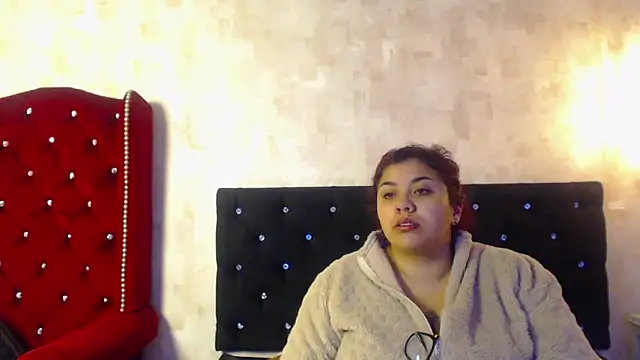 Snapshot of danna_garza chatting on 11/25/25, 04:35 danna garza online show from 11/25/25, 04:35