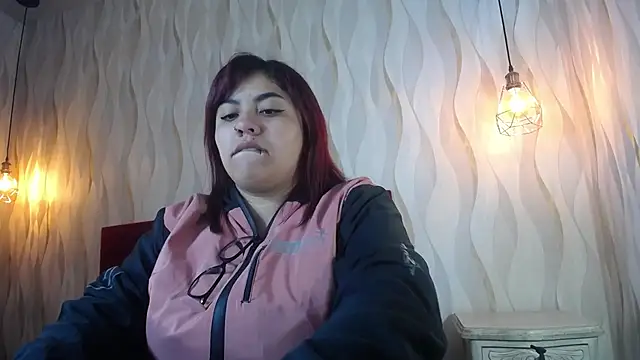 Snapshot of danna_garza chatting on 11/28/25, 04:12 danna garza online show from 11/28/25, 04:12