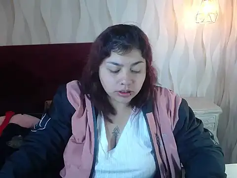 Snapshot of danna_garza chatting on 12/01/25, 04:24 danna garza online show from 12/01/25, 04:24