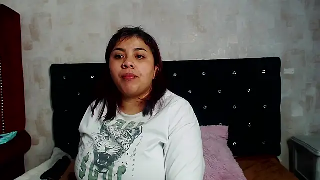 Snapshot of danna_garza chatting on 11/22/25, 05:06 danna garza online show from 11/22/25, 05:06