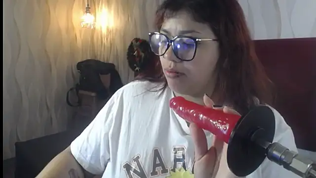 Snapshot of danna_garza chatting on 12/16/25, 04:50 danna garza online show from 12/16/25, 04:50