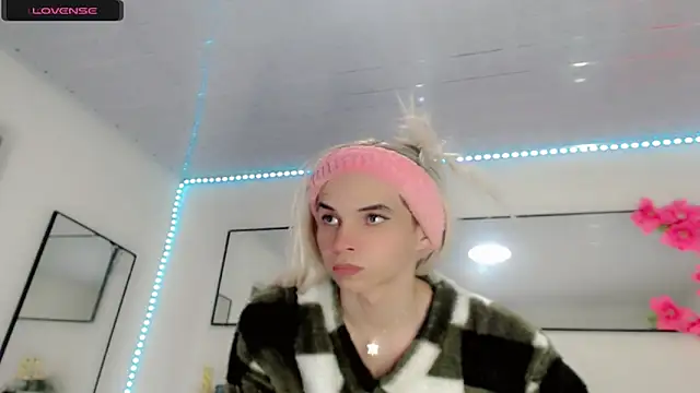 Karla hot777 online show from 04/18/26, 12:51