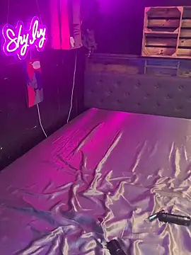 Shy-Ivy online show from 12/17/25, 10:37