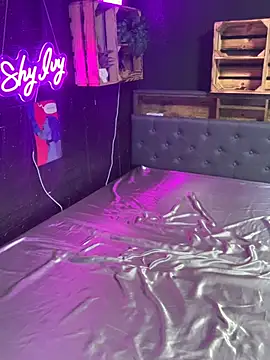 Snapshot of Shy-Ivy chatting on 11/19/25, 10:43 Shy-Ivy online show from 11/19/25, 10:43