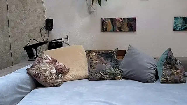 Shy-Ivy online show from 06/04/26, 10:42