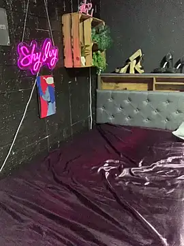 Shy-Ivy online show from 04/06/26, 08:43