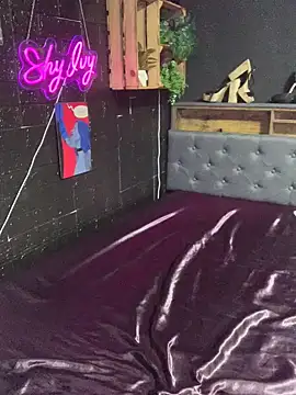 Shy-Ivy online show from 04/13/26, 09:08