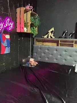 Shy-Ivy online show from 05/06/26, 10:03