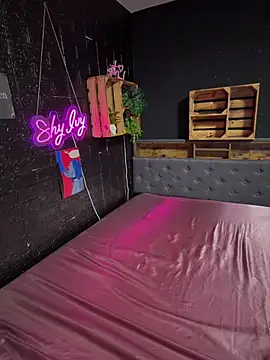 Shy-Ivy online show from 01/12/26, 10:47