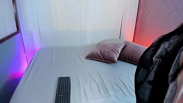 Snapshot of luna_velvett_ chatting on 12/18/25, 11:25 luna velvett online show from 12/18/25, 11:25