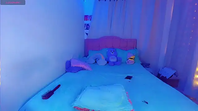 Shiaki 04 online show from 11/23/25, 06:45