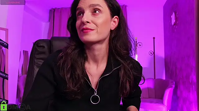 Snapshot of AnnaHarperX chatting on 10/31/25, 05:53 AnnaHarperX online show from 10/31/25, 05:53