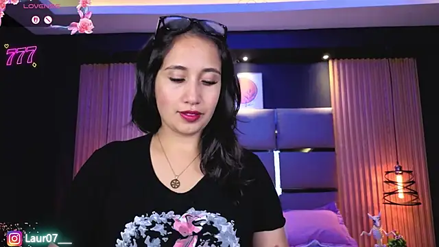 Lauroberts7 online show from 04/20/26, 03:53