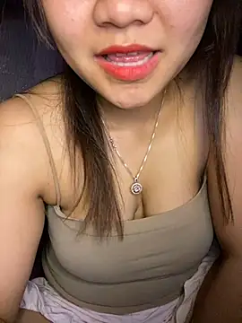 Snapshot of Sunset-yll chatting on 04/10/26, 11:01 Sunset-yll online show from 04/10/26, 11:01