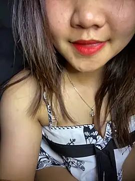 Snapshot of Sunset-yll chatting on 04/28/26, 08:30 Sunset-yll online show from 04/28/26, 08:30
