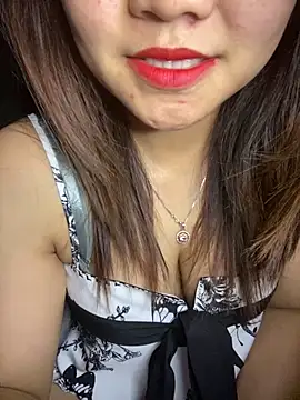 Snapshot of Sunset-yll chatting on 04/30/26, 01:51 Sunset-yll online show from 04/30/26, 01:51
