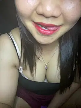Snapshot of Sunset-yll chatting on 05/18/26, 01:27 Sunset-yll online show from 05/18/26, 01:27