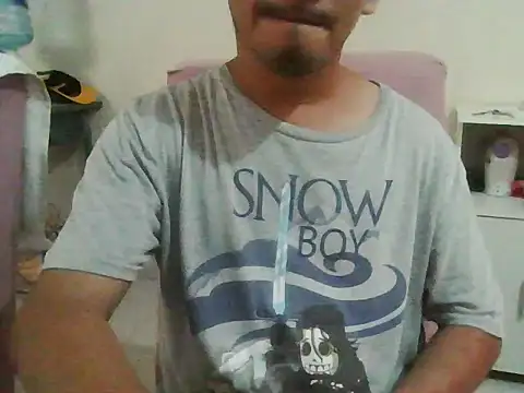 Snapshot of chikis_18 chatting on 11/23/25, 10:09 chikis 18 online show from 11/23/25, 10:09