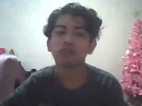 Snapshot of chikis_18 chatting on 12/21/25, 01:41 chikis 18 online show from 12/21/25, 01:41