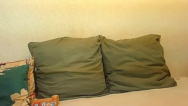BrunetteNaomi8 online show from 05/01/26, 09:09