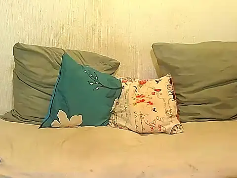 BrunetteNaomi8 online show from 04/02/26, 10:38