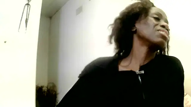 BrunetteNaomi8 online show from 05/26/26, 08:07
