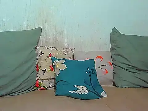 BrunetteNaomi8 online show from 04/08/26, 08:10