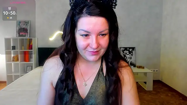 still  her online show from 12/17/25, 01:21