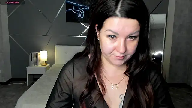 still  her online show from 12/02/25, 01:06