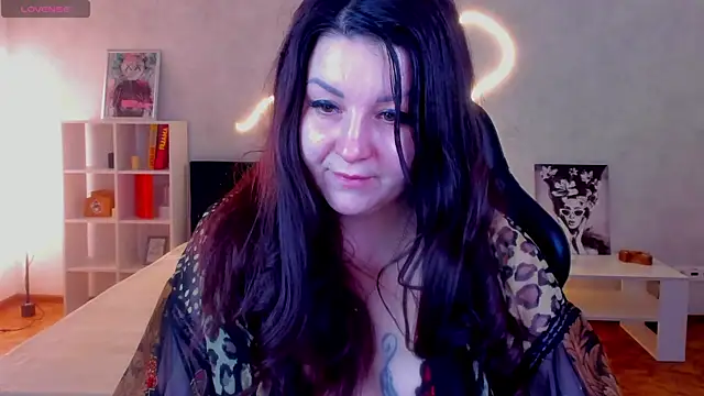 still  her online show from 11/25/25, 01:39