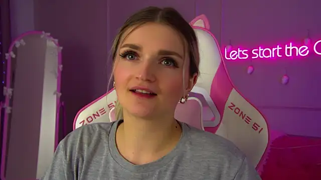 AnnyRaii online show from 12/20/25, 06:33