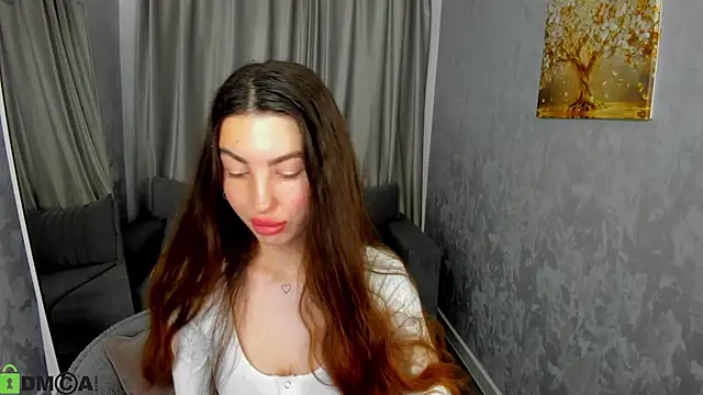 LiraRevery online show from 12/04/25, 12:42