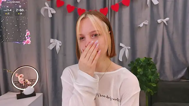 Snapshot of UmbraVelour chatting on 02/15/26, 01:21 UmbraVelour online show from 02/15/26, 01:21