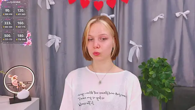 Snapshot of UmbraVelour chatting on 02/16/26, 01:21 UmbraVelour online show from 02/16/26, 01:21