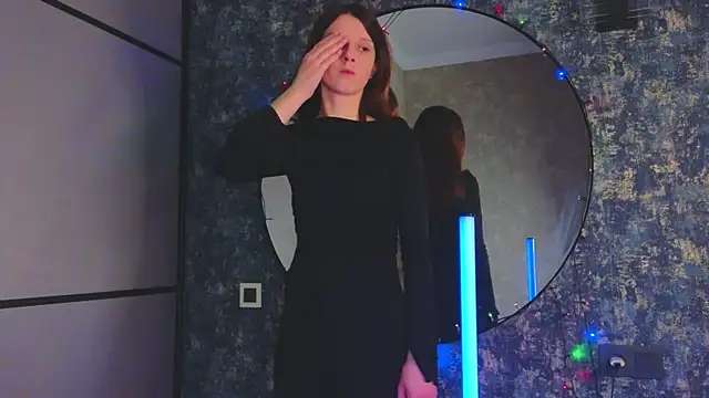 VelvetNyxen online show from 12/21/25, 02:30