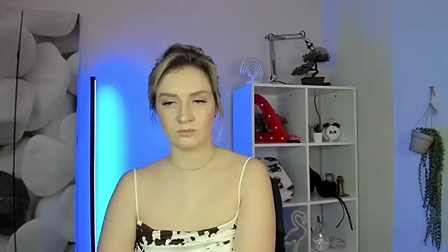 AlisaCam24 online show from 11/20/25, 08:15