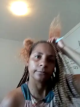 Snapshot of LaReineCleo chatting on 03/08/26, 02:09 LaReineCleo online show from 03/08/26, 02:09