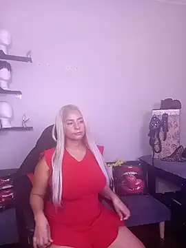 Snapshot of LaReineCleo chatting on 07/16/26, 11:07 LaReineCleo online show from 07/16/26, 11:07