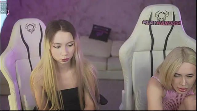 Snapshot of Kara_cat chatting on 02/26/26, 03:23 Kara cat online show from 02/26/26, 03:23