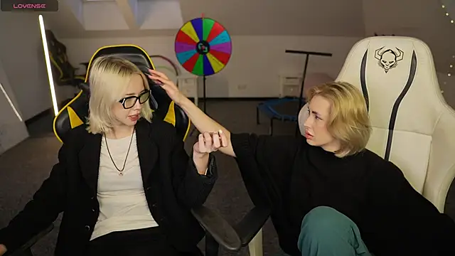 Kara cat online show from 12/04/25, 11:20