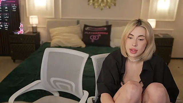 Snapshot of Kara_cat chatting on 02/20/26, 03:14 Kara cat online show from 02/20/26, 03:14