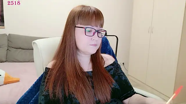 Snapshot of Foxy-lady chatting on 04/29/26, 05:30 Foxy-lady online show from 04/29/26, 05:30