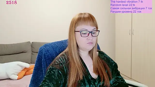 Snapshot of Foxy-lady chatting on 06/25/26, 12:43 Foxy-lady online show from 06/25/26, 12:43